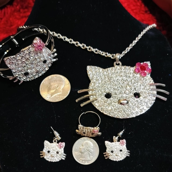 Hello Kitty Full Set kitty ❤️💋😻 - Picture 6 of 9